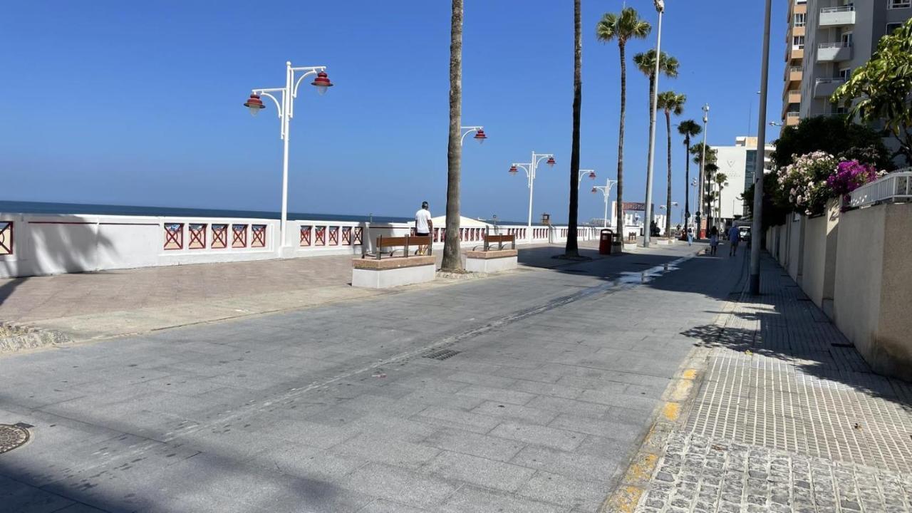 Piso De Lujo En Primera Linea De Playa Y Garaje Cadiz Exterior photo